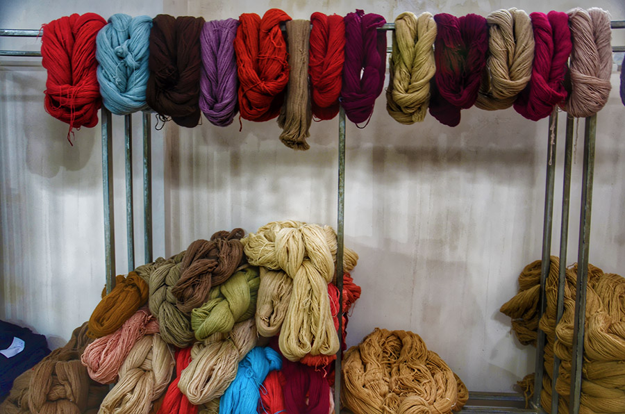 Dyeing yarn for Iranian carpet 