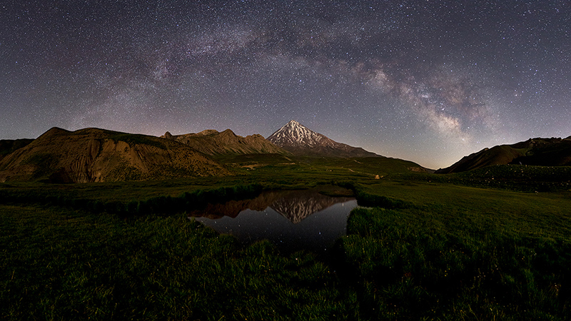 iran's night sky, damavand mountain 