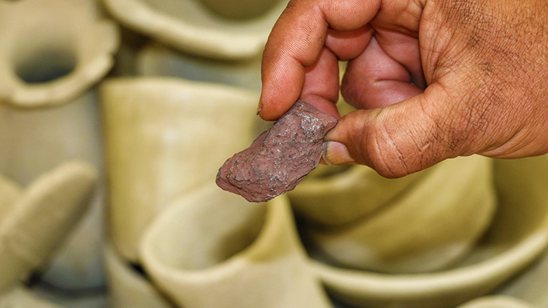 Teytook stone is used for painting on potteries in Kalpuregan