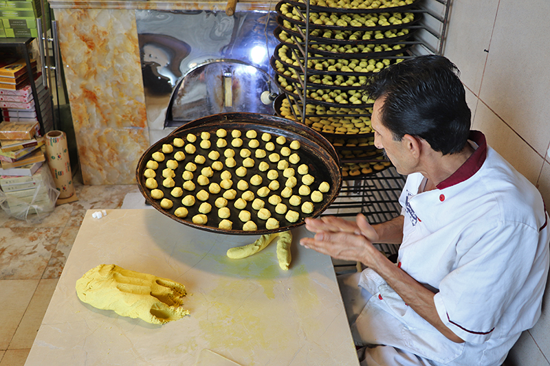 Noon berenji pastry of Kermanshah
