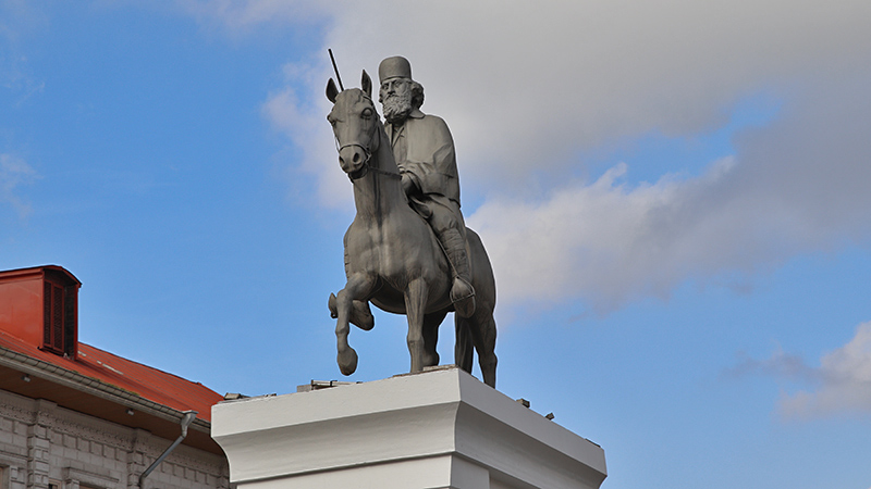 mirza kuchak khan statue in shahrdari square of rasht