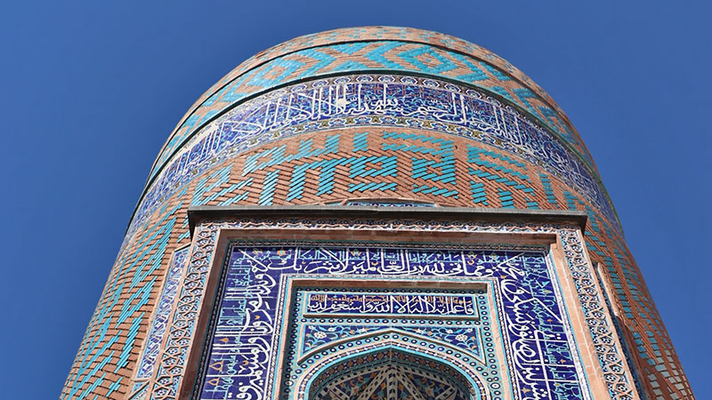 calligraphy in iranian architecture