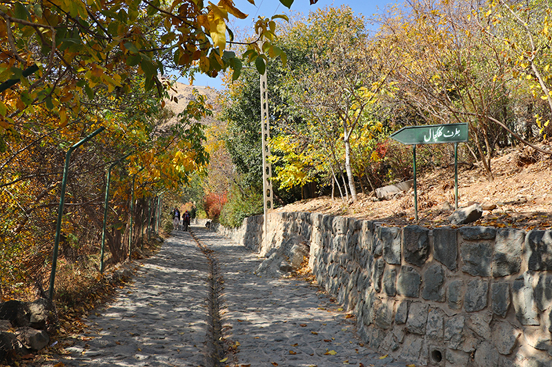 steep trails of kolak chal from jamshidiyeh park